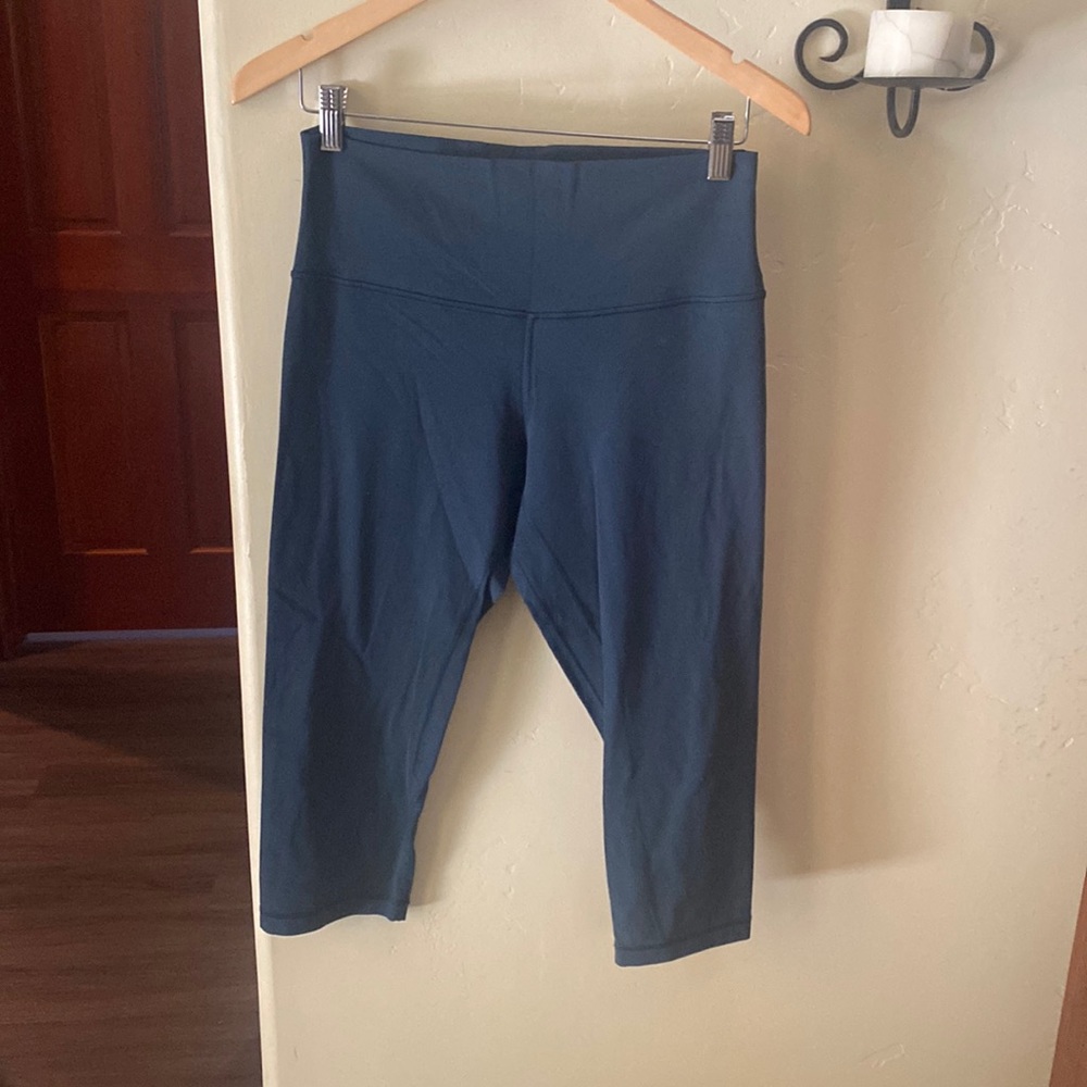 Lululemon align nulu capris crops size 10 (maybe 12)